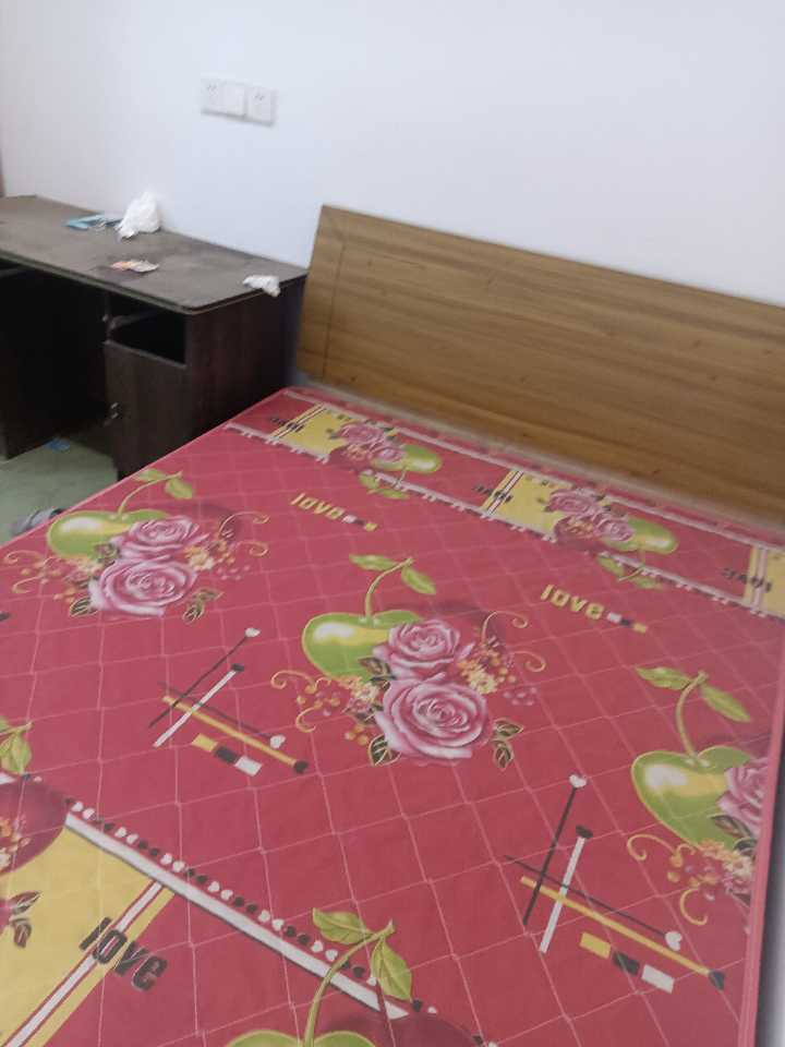 招工：天门吊挂服装厂，26/小时 吃住在厂 不扣生活水电费