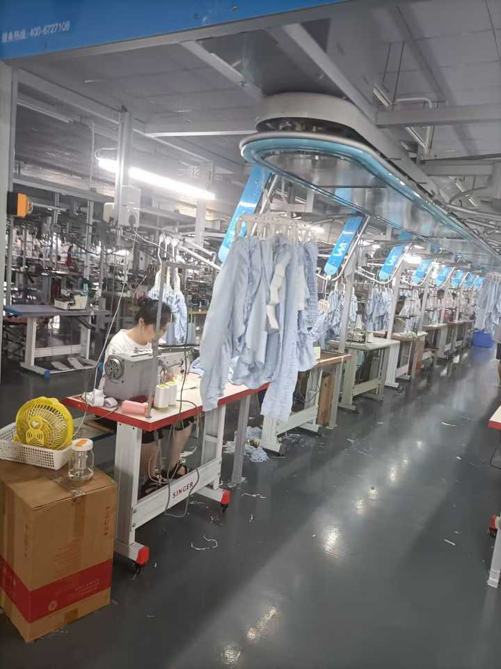 招工：天门吊挂服装厂，26/小时 吃住在厂 不扣生活水电费